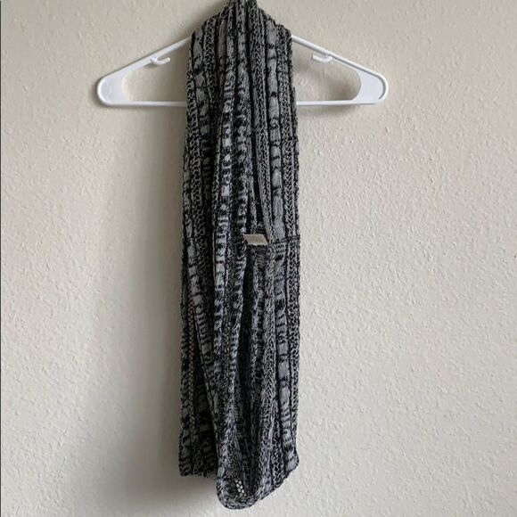 🌼3/$15🌼 Infinity scarf  - Picture 1 of 5